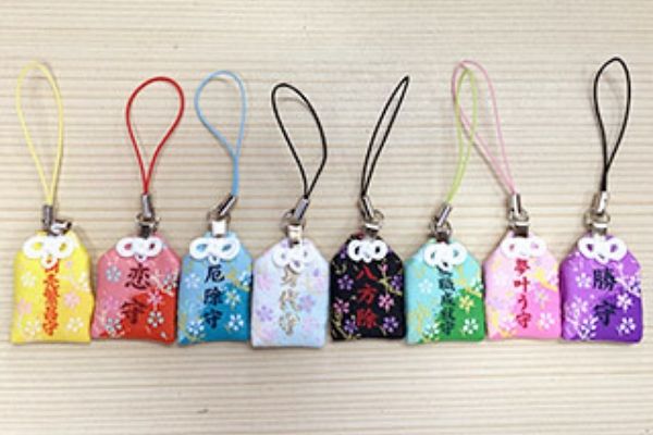 宮地嶽神社のお守りで開運 商売繁昌 初詣で入手できる種類や値段を徹底調査 い ら 宮地嶽神社のお守りで開運 商売繁昌 初詣で入手できる種類や値段を徹底調査 い ら